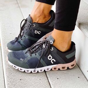 ON Running Women's Cloudflow Shoes